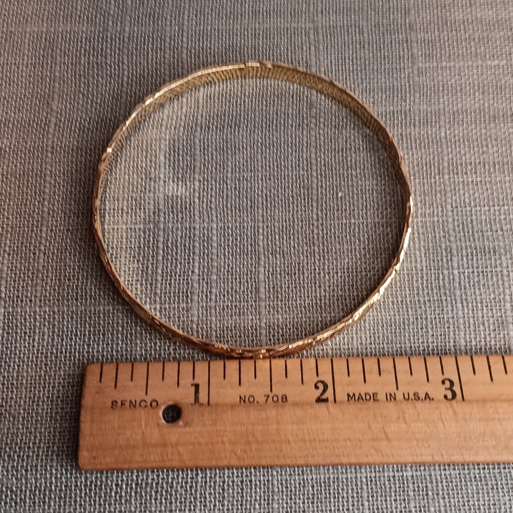 Textured Gold Tone Bangle Bracelet Vintage - Picture 5 of 7